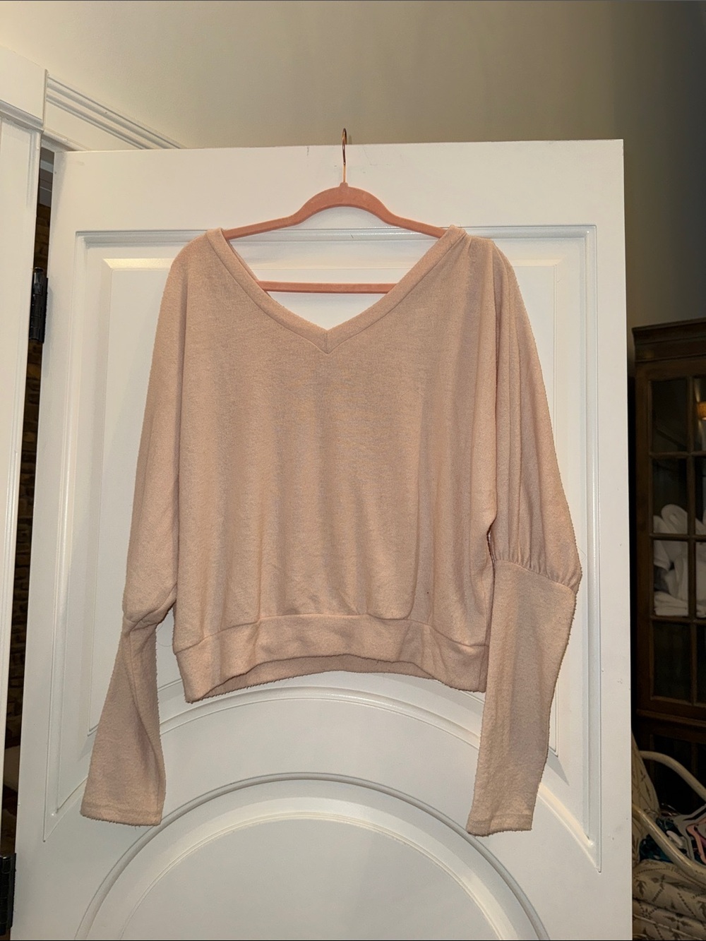 vestique Blush V-Neck Relaxed Pullover Sweatshirt